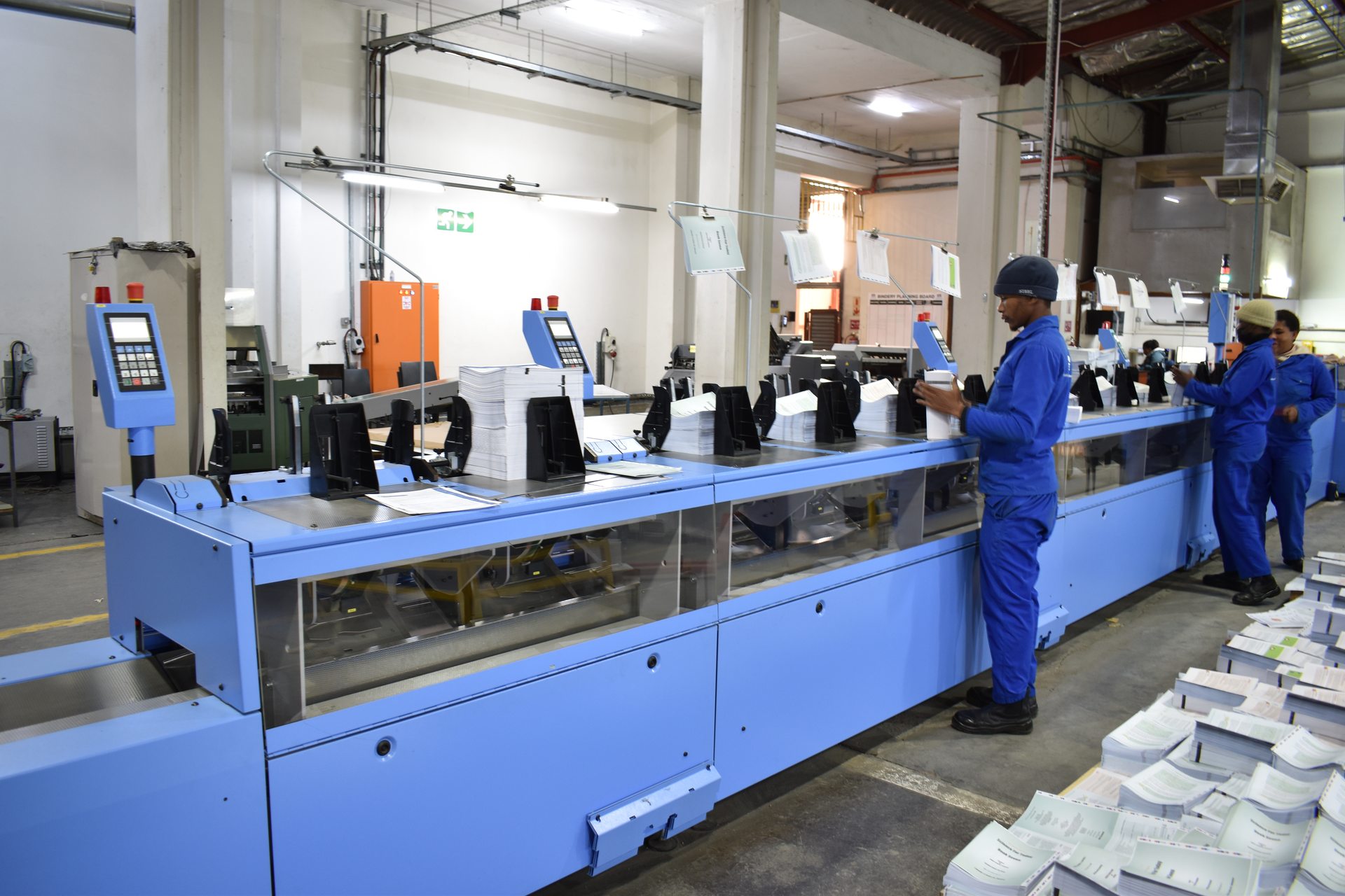 Bindery line producing bound books