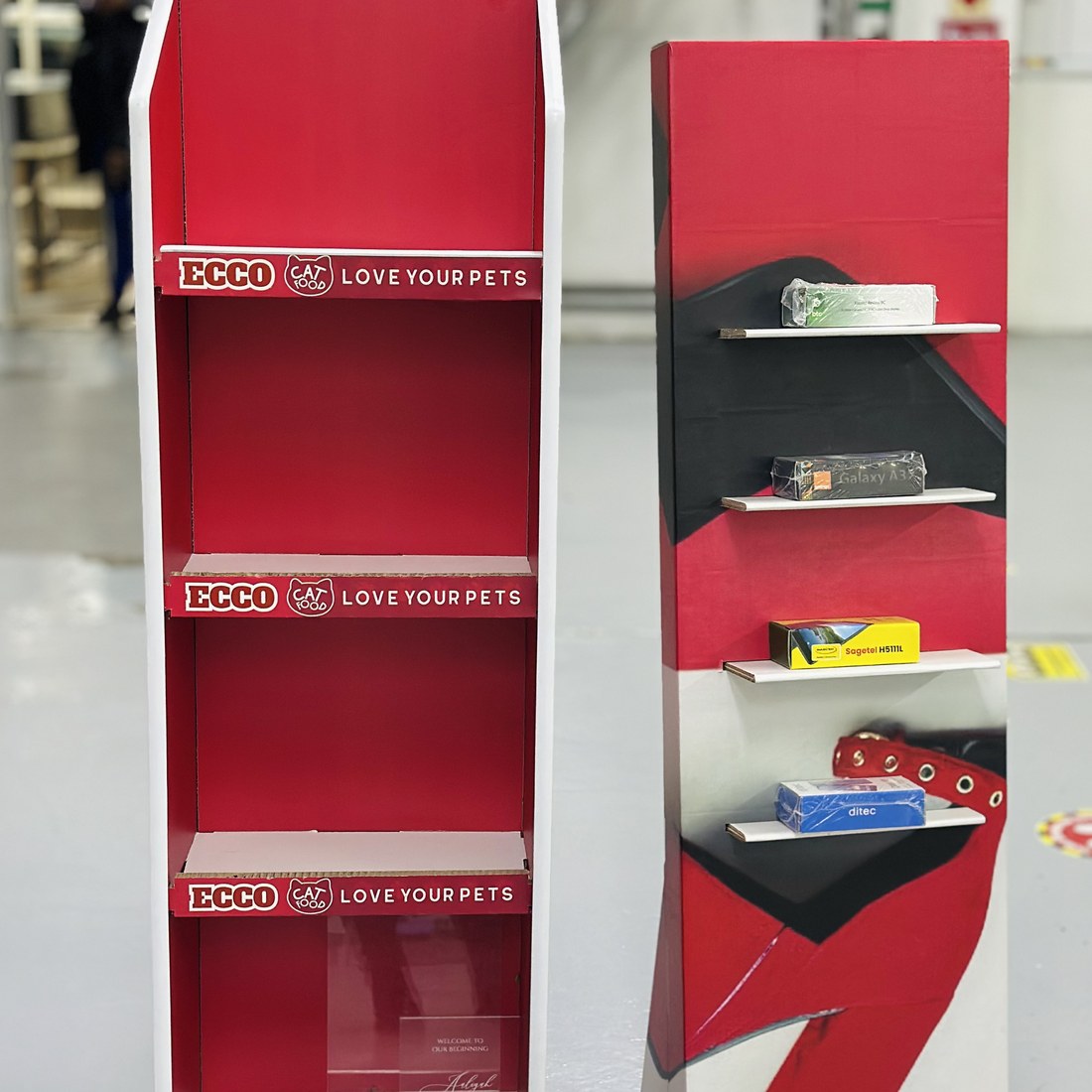 Setting up a large-format print job on the flatbed table