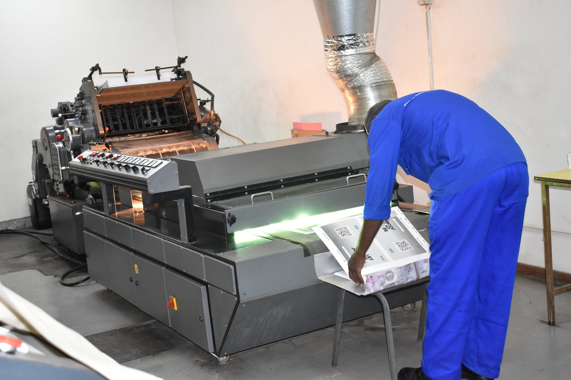 Finished, laminated print products